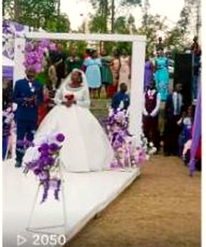 Your big day,in full bloom.